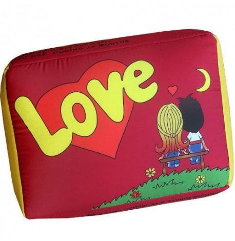 Подушка Lovе (красная)