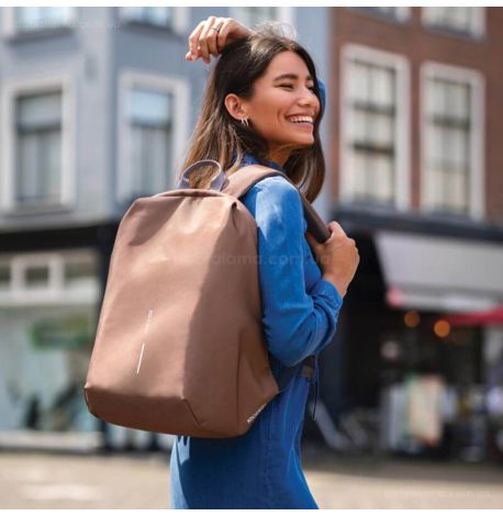 Городской рюкзак-антивор XD Design Bobby Soft (светло-коричневый)