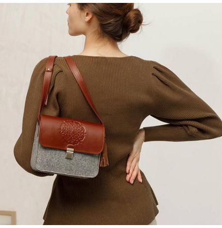 Жіноча фетрова сумка зі шкіряними вставками «Лілу» (сіра-коричнева)