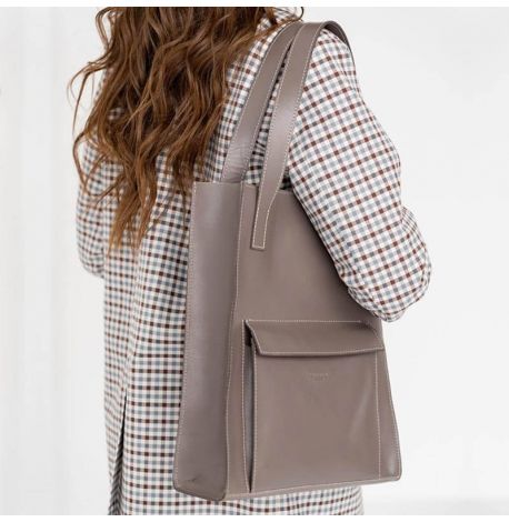 Кожаная женская сумка «Бэтси» с карманом (темно-бежевая)