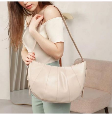 Кожаная женская сумка «Круассан» (светло-бежевая) кожа krast