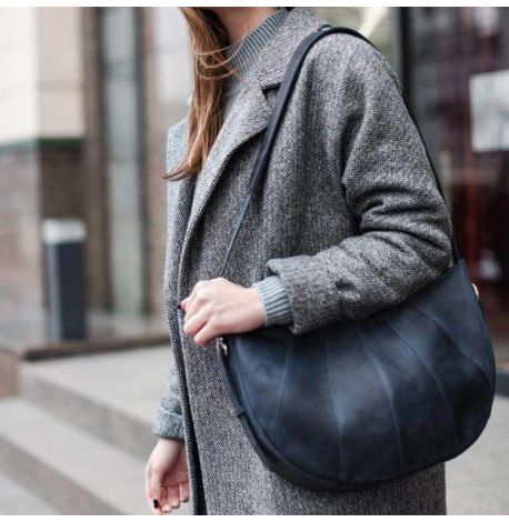 Сумка женская кожаная "Круассан" (темно-синяя)