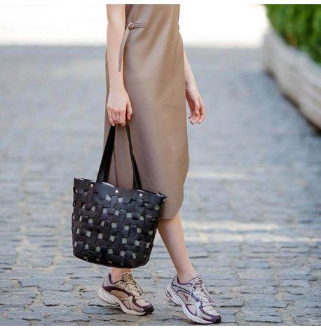 Женская кожаная плетеная сумка «Пазл L» (черная)