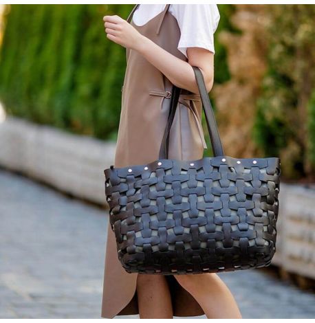 Женская кожаная плетеная сумка «Пазл XL» (черная)