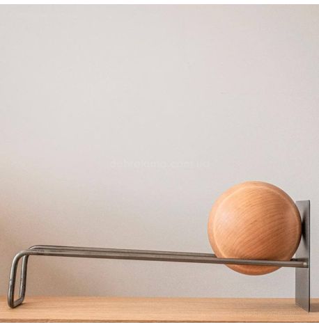 Підставка для вінілових платівок або книг з дерев'яною кулею