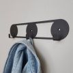 Настінна вішалка для одягу Orbis (чорна), 25х5 см