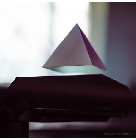 Левітуюча піраміда Flyte Py Black-White (з підсвіткою)