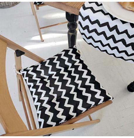 Подушка на стул с завязками «Зигзаг черно-белый»