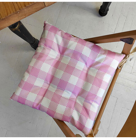 Подушка на стул с завязками «Бело-розовые квадраты»