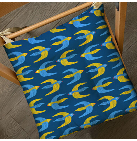 Подушка на стул с завязками «Птицы свободы»