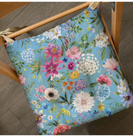 Подушка на стілець із зав'язками «Квіти на блакитному фоні»