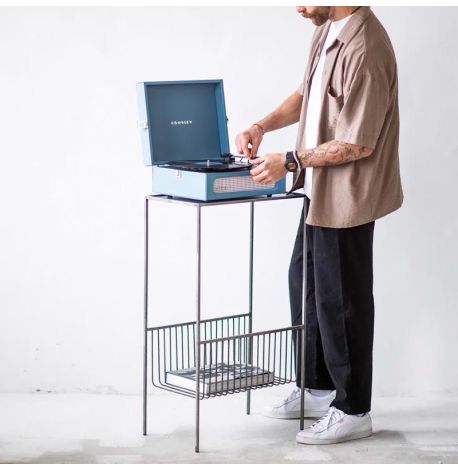 Минималистичный консольный столик с корзиной (металл)