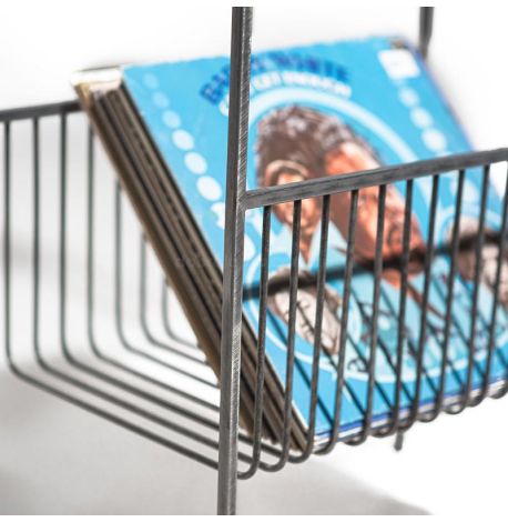 Минималистичный консольный столик с корзиной (металл)