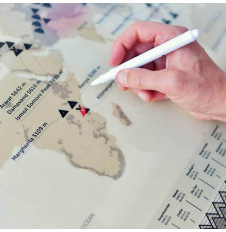 Скретч-карта гірських вершин World (англійська мова) у тубусі