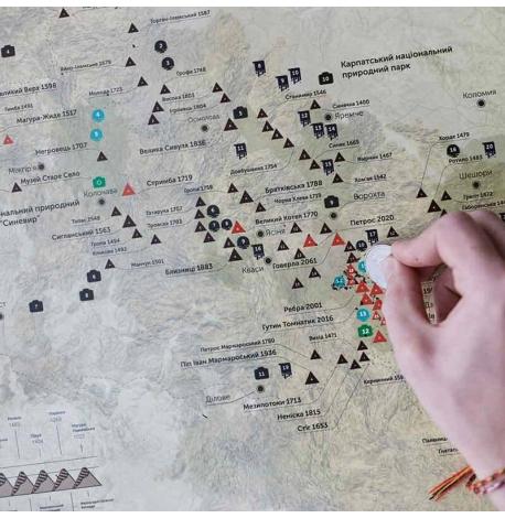Скретч-карта горных вершин «Карпаты» 60х40 (украинский язык) в тубусе