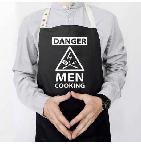 Мужской фартук Danger men cooking (черный)