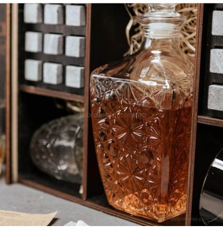 Набор для виски Dedalo №8 (4 стакана, графин, 18 камней для виски, щипцы, мешочек)