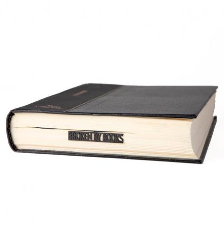 Закладка для книг Broken by books