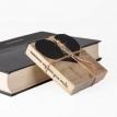 Закладка для книг Broken by books
