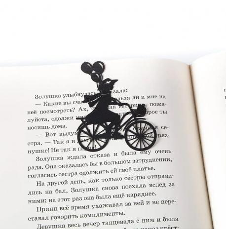 Закладка для книг «Девочка на велосипеде с шариками»