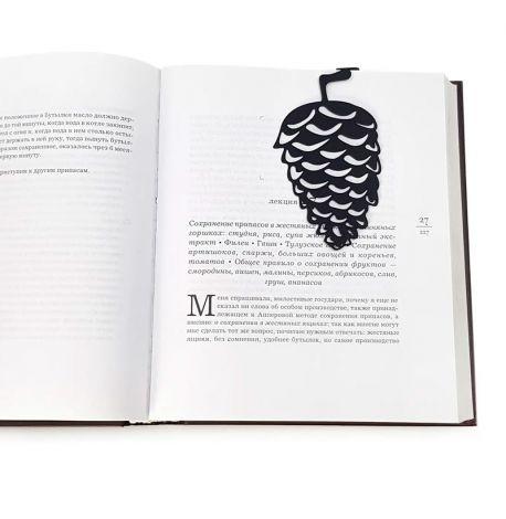 Закладка для книг «Белка с шишкой»