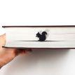 Закладка для книг «Белка с шишкой»