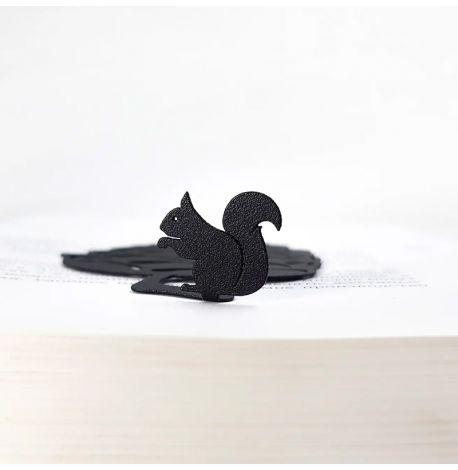 Закладка для книг «Белка с шишкой»