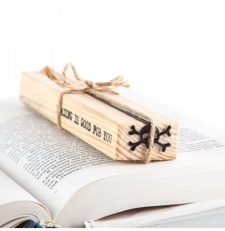 Закладка для книг «Череп и кости»