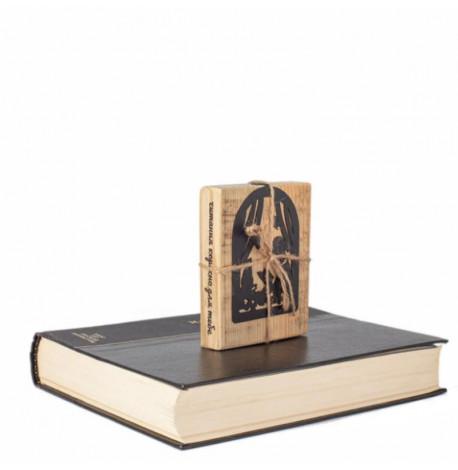 Закладка для книг «Читающая девушка»