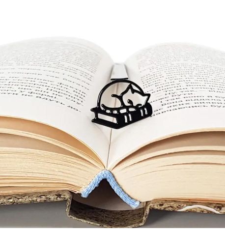 Закладка для книг «Кошка на книгах»
