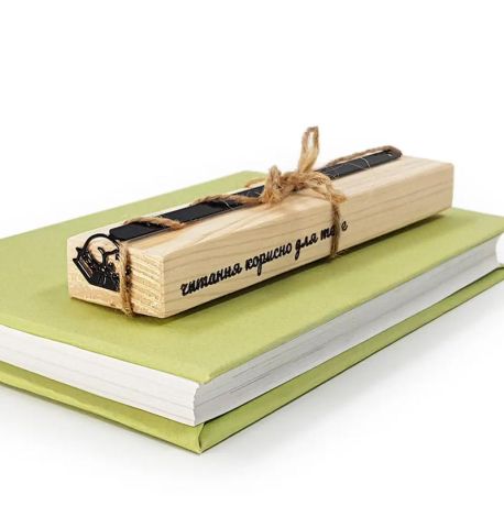 Закладка для книг «Кошка на книгах»