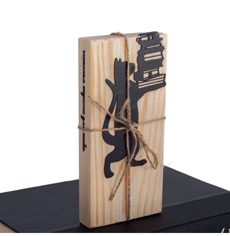 Закладка для книг «Кішка зі стопкою книг»