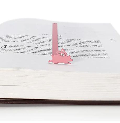 Закладка для книг «Окрилена свиня» (рожева)