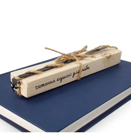 Закладка для книг «Відьма на мітлі»