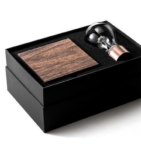 Левитирующая лампа Flyte Buckminster