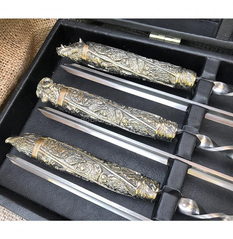 Набір для шашлику "Дикі звірі" з ножем і виделкою (в кейсі)