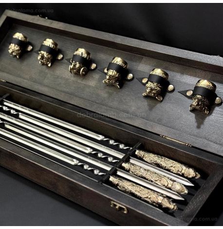 Набор для шашлыка «Дикие звери» со стопками (в деревянном кейсе)