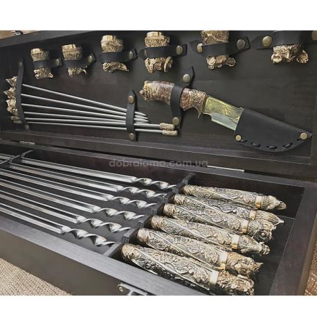 Набор для шашлыка "Дикие звери" с мангалом (в деревянном кейсе)