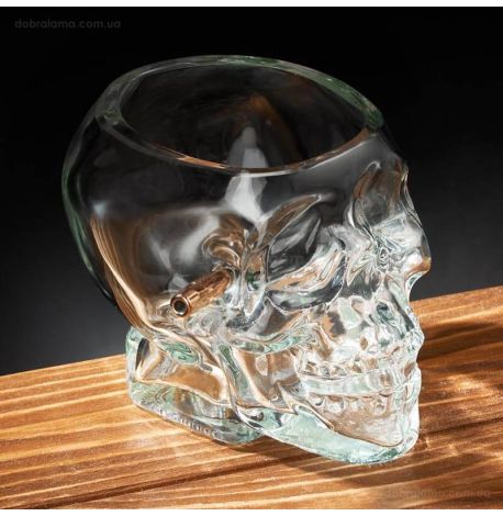 Стакан-череп с пулей 7.62 мм в виске