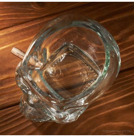 Стакан-череп с пулей 7.62 мм в виске