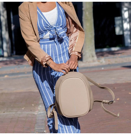 Жіночий рюкзак антизлодій XD Design Bobby Elle Mocha (бежевий)