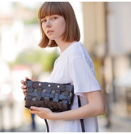 Женская кожаная плетеная сумка "Пазл S" (черная)