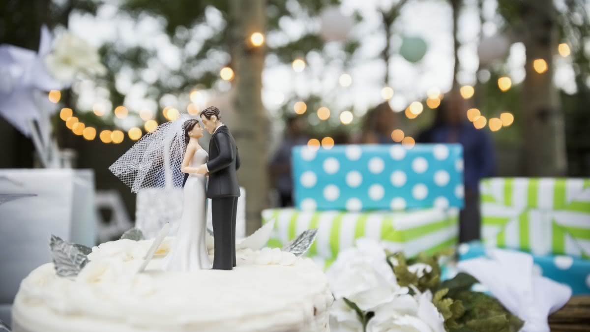 Що можна подарувати на весілля