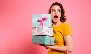 ТОП подарунків дружині на день народження